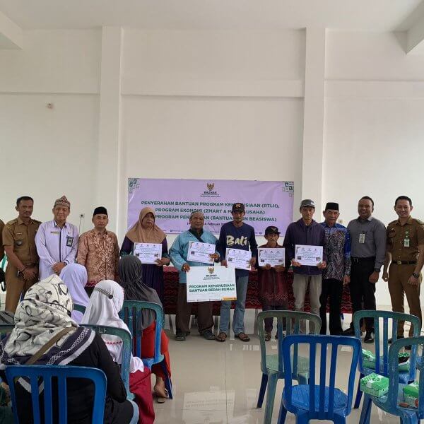 PENYERAHAN BANTUAN KEPADA 5 PENERIMA MANFAAT PROGRAM KEMANUSIAAN RTLH (RUMAH TIDAK LAYAK HUNI)